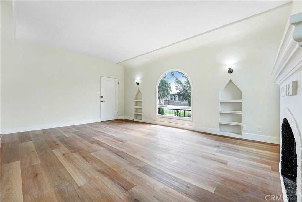 Image 9 of property listing at 1567 S Spaulding, Los Angeles, CA 90019