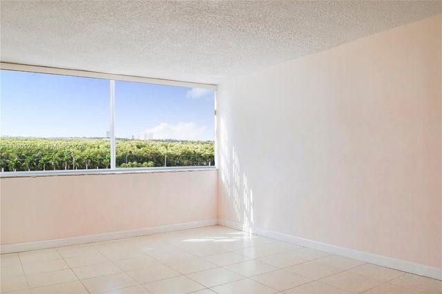 2841 NE 163rd St 902, North Miami Beach, FL 33160
