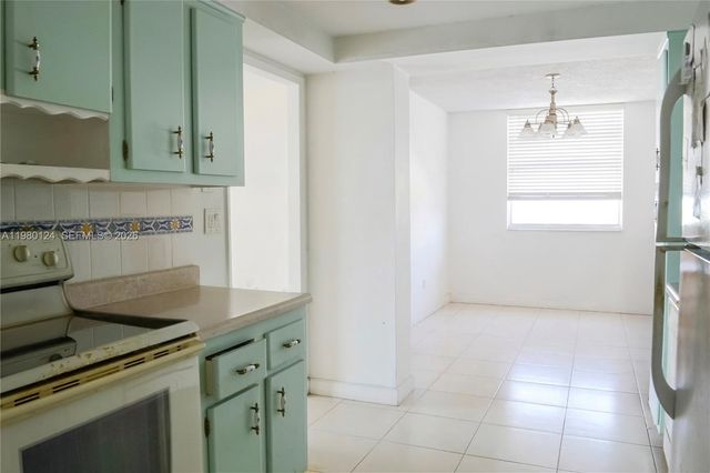 2841 NE 163rd St 902, North Miami Beach, FL 33160