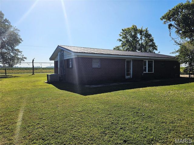 39389 County Road 233, Malden, MO 63863