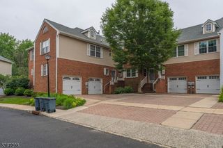 32 Berkeley Sq, Watchung Boro, NJ 07922