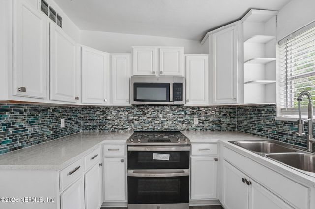 6740 YVONNE Lane, Jacksonville, FL 32216