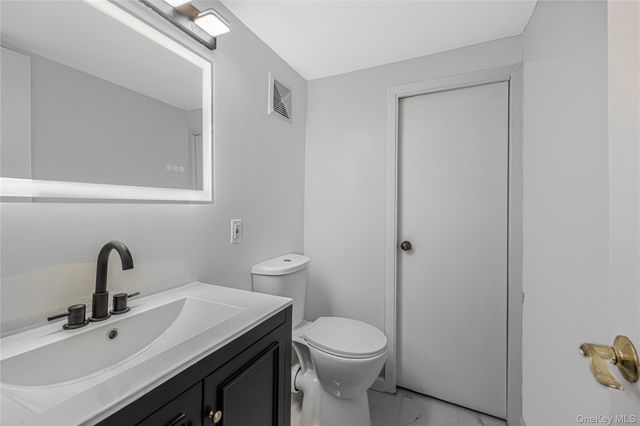 11 Jackson Avenue 27, Scarsdale, NY 10583