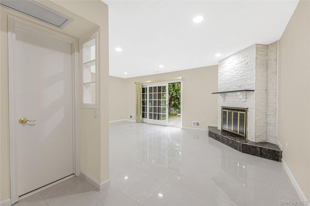 11 Jackson Avenue 27, Scarsdale, NY 10583
