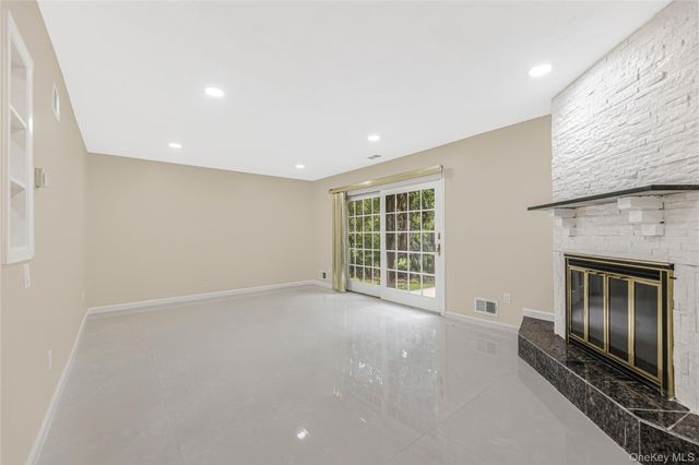 11 Jackson Avenue 27, Scarsdale, NY 10583