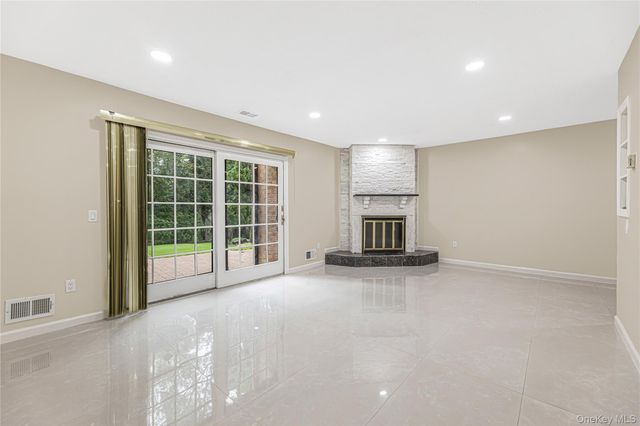11 Jackson Avenue 27, Scarsdale, NY 10583