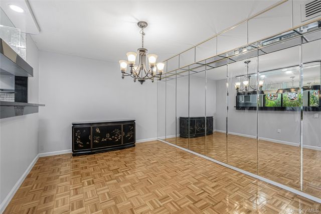 11 Jackson Avenue 27, Scarsdale, NY 10583