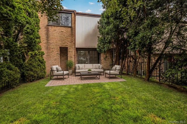 11 Jackson Avenue 27, Scarsdale, NY 10583