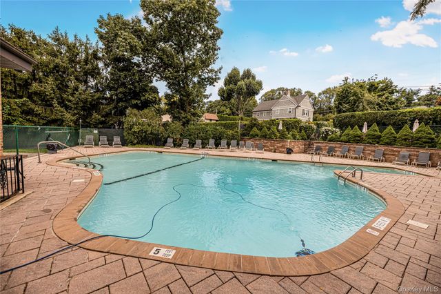 11 Jackson Avenue 27, Scarsdale, NY 10583