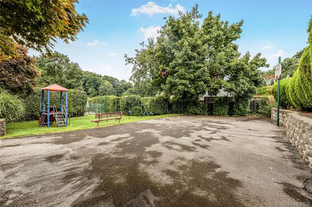 11 Jackson Avenue 27, Scarsdale, NY 10583