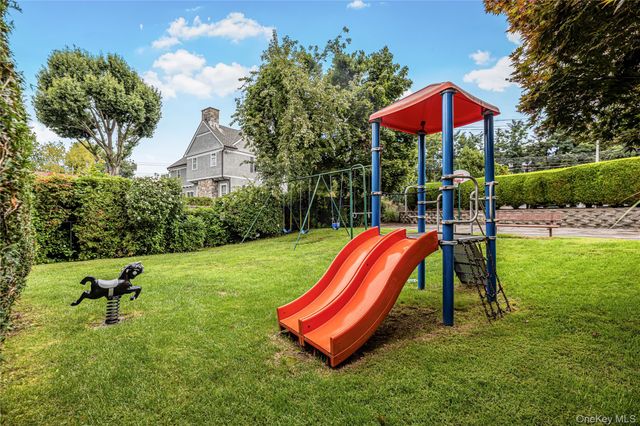 11 Jackson Avenue 27, Scarsdale, NY 10583