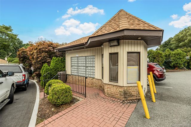 11 Jackson Avenue 27, Scarsdale, NY 10583