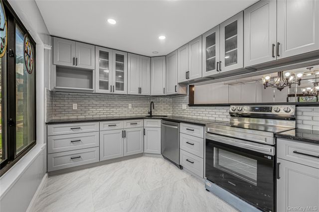 11 Jackson Avenue 27, Scarsdale, NY 10583