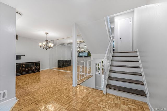 11 Jackson Avenue 27, Scarsdale, NY 10583