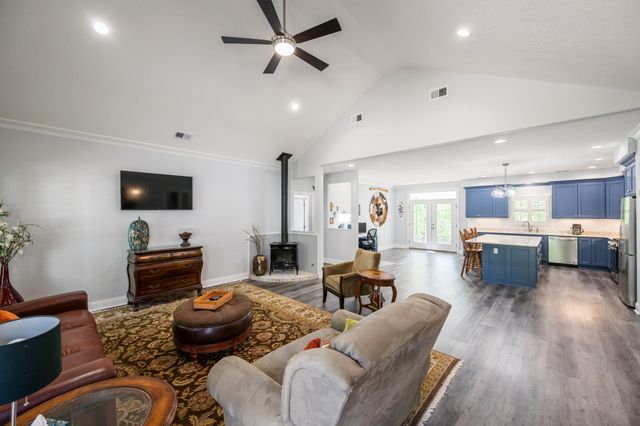 694 Lick Creek Boat Dock Loop, Parsons, TN 38363