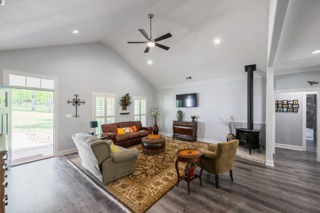 694 Lick Creek Boat Dock Loop, Parsons, TN 38363