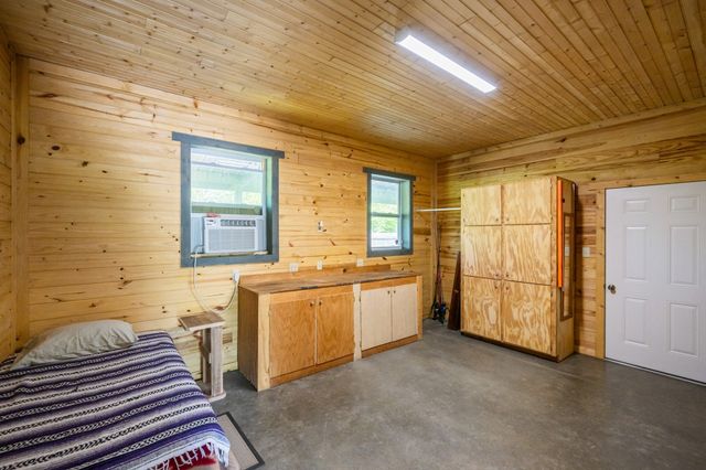 694 Lick Creek Boat Dock Loop, Parsons, TN 38363