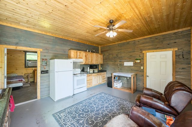 694 Lick Creek Boat Dock Loop, Parsons, TN 38363