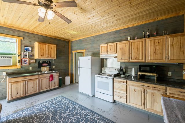 694 Lick Creek Boat Dock Loop, Parsons, TN 38363