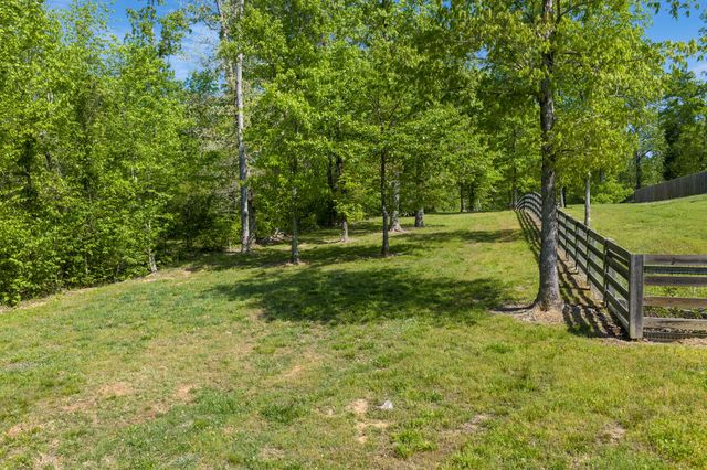 694 Lick Creek Boat Dock Loop, Parsons, TN 38363