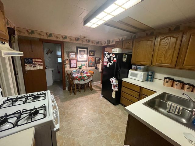 219 S SUMMER Street, Corry, PA 16407