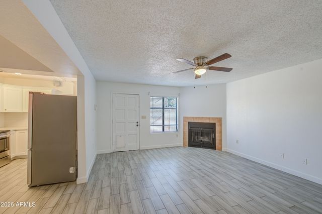 3001 E GRANDVIEW Road 8, Phoenix, AZ 85032