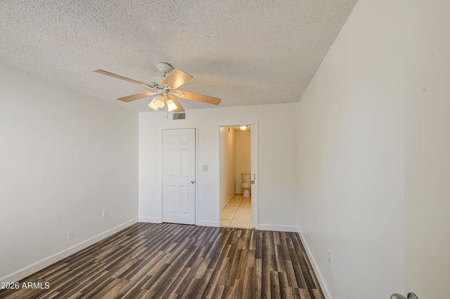 3001 E GRANDVIEW Road 8, Phoenix, AZ 85032