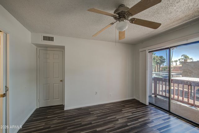 3001 E GRANDVIEW Road 8, Phoenix, AZ 85032