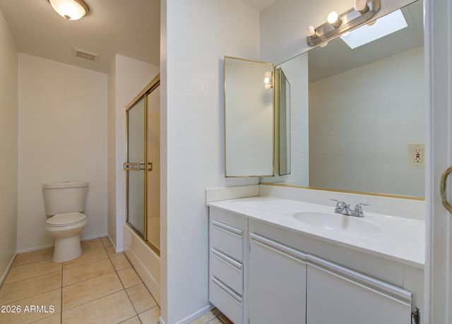 3001 E GRANDVIEW Road 8, Phoenix, AZ 85032