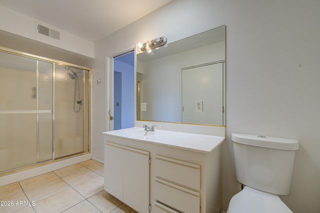 3001 E GRANDVIEW Road 8, Phoenix, AZ 85032