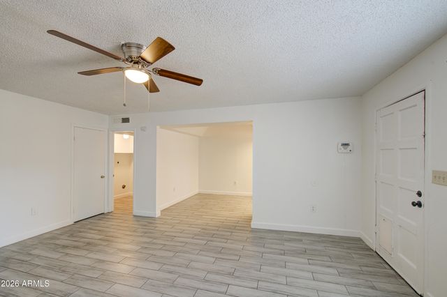 3001 E GRANDVIEW Road 8, Phoenix, AZ 85032