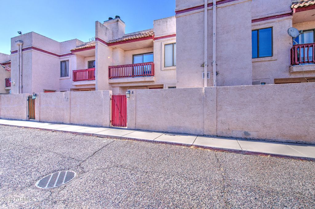 3001 E GRANDVIEW Road 8, Phoenix, AZ 85032