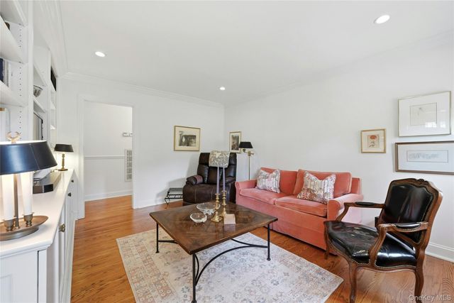 5 Arrowhead Place, Huntington, NY 11743