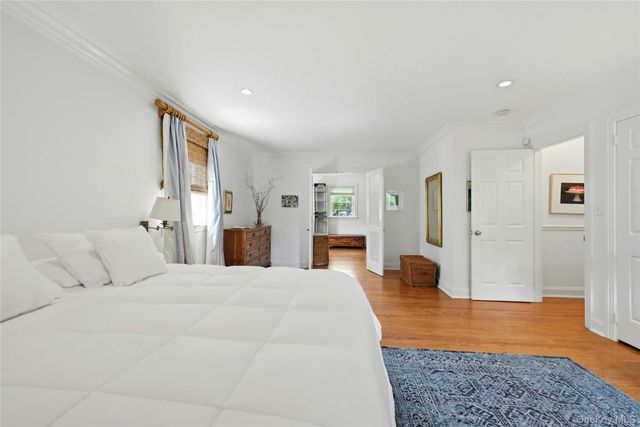 5 Arrowhead Place, Huntington, NY 11743