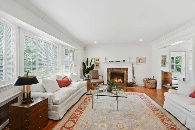5 Arrowhead Place, Huntington, NY 11743