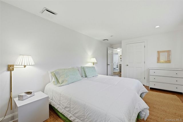 5 Arrowhead Place, Huntington, NY 11743