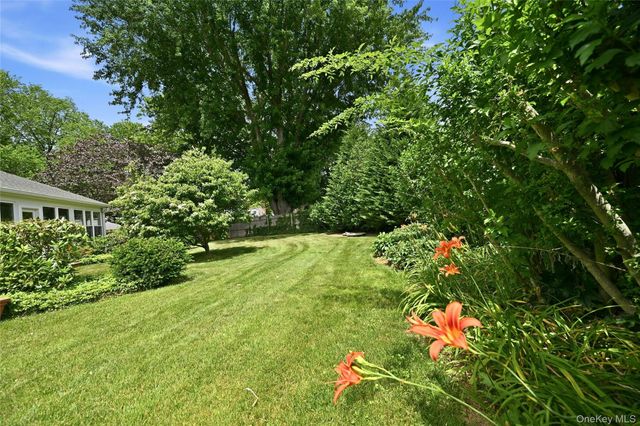 5 Arrowhead Place, Huntington, NY 11743
