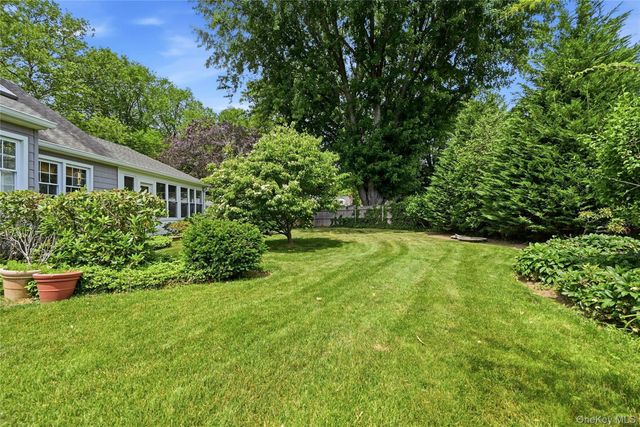 5 Arrowhead Place, Huntington, NY 11743