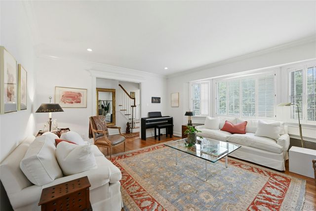 5 Arrowhead Place, Huntington, NY 11743