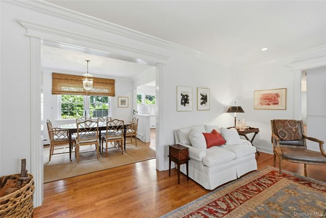 5 Arrowhead Place, Huntington, NY 11743