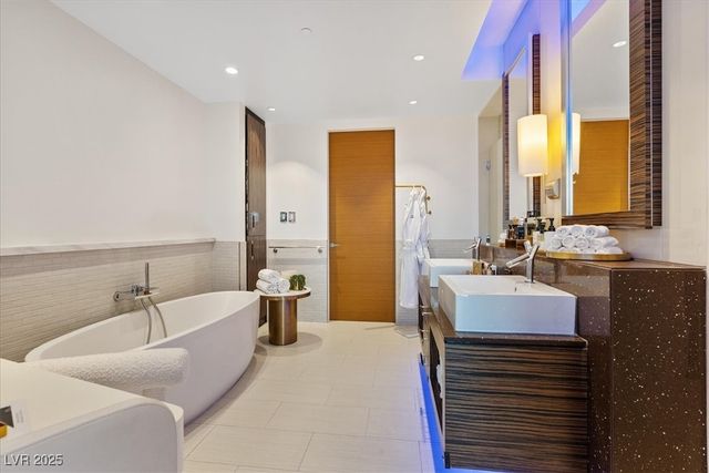 3750 Las Vegas Boulevard 2911, Las Vegas, NV 89158