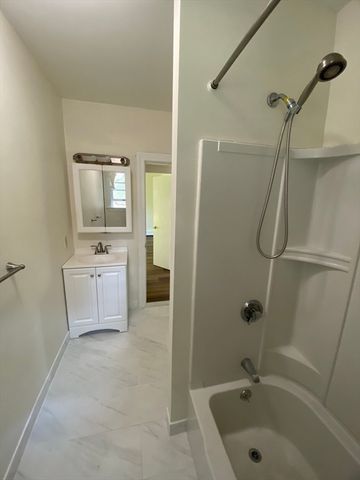 15 Pennsylvania Ave 1, Newton, MA 02464