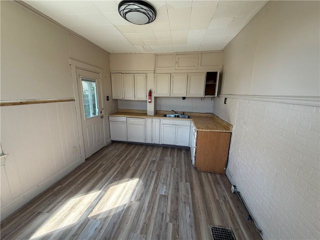 501 8th St, Charleroi Boro, PA 15022