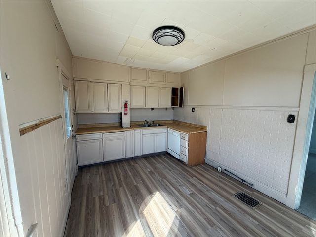 501 8th St, Charleroi Boro, PA 15022