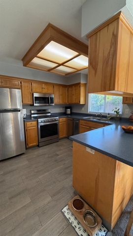 12 E San Clemente Dr, Merced, CA 95341