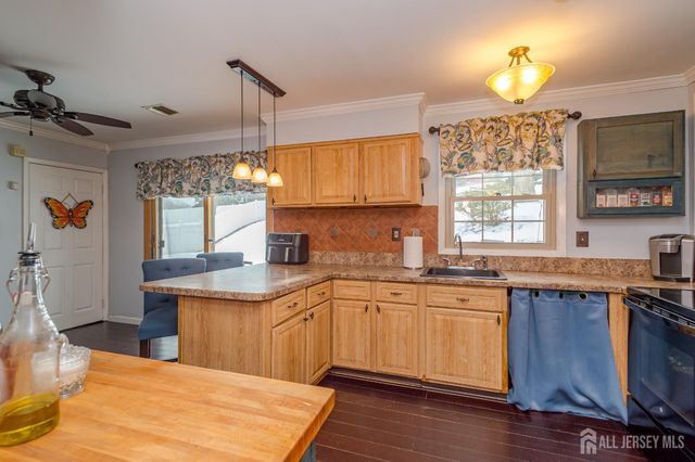 9 Crabtree Road, Old Bridge, NJ 07747