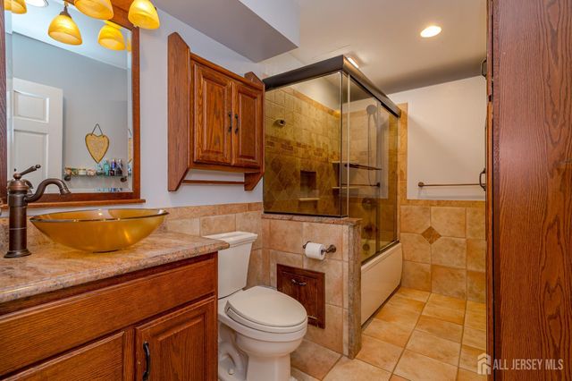 9 Crabtree Road, Old Bridge, NJ 07747