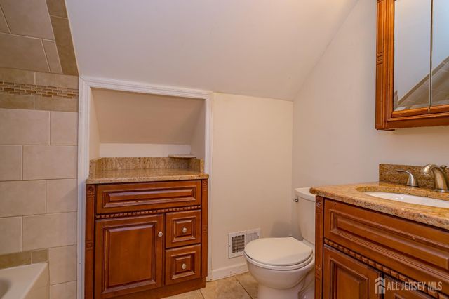 9 Crabtree Road, Old Bridge, NJ 07747