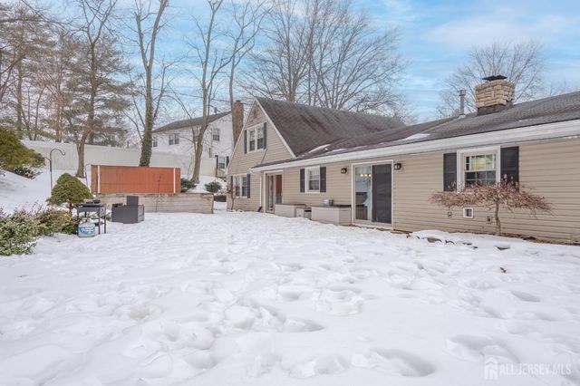 9 Crabtree Road, Old Bridge, NJ 07747