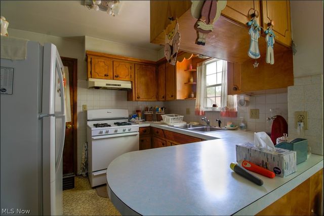 210 E Montgomery Street, Marietta, OH 45750